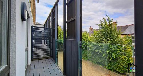 Cambridge Apartment | Riverside - 2BR & 1BR - Flat Walk to Centre with open Parking