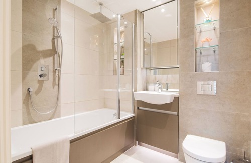 Woolwich Riverside Apartment | Riverside apartment great location