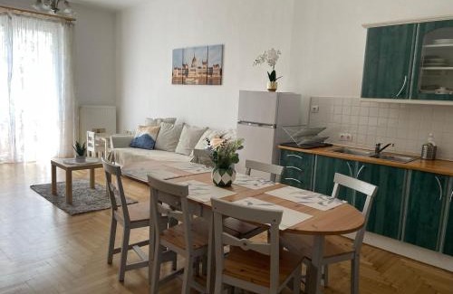 Belso-Ferencvaros Apartment | Riverside Balcony Apartment with view to Danube