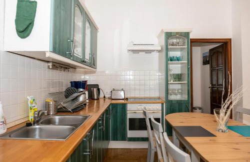 Belso-Ferencvaros Apartment | Riverside Balcony Apartment with view to Danube