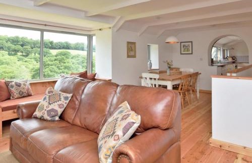 Bodmin House | Riverside barn on private wildlife estate