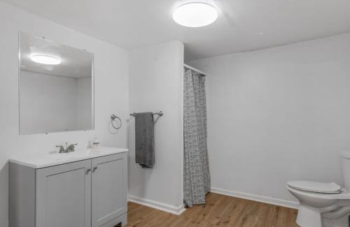 Lottie House | Riverside Bliss: Your Whiskey Bay Getaway