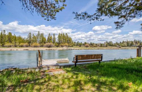 Three Rivers House | Riverside Breeze - Meredith Lodging