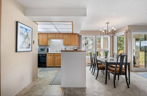 East Kootenay Condo | Riverside Retreat | Hot Springs | Golf | Ground FL
