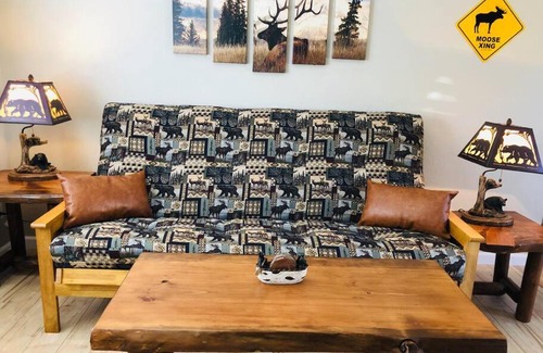 Grants Pass Villa | Riverside Cabin 6