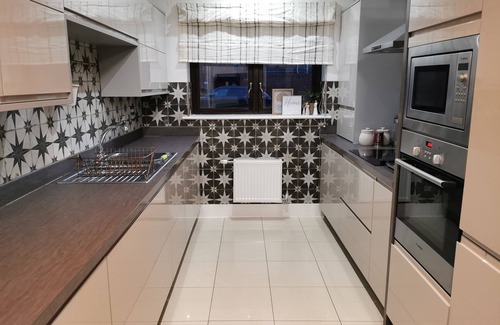 Redcar House | Riverside Cockatoo's Cottage 3 Bed up to 10 Guests
