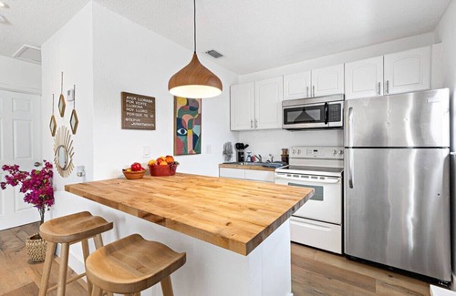 Sailboat Bend Condo | Riverside Comfort: Spacious 2BR Apartment