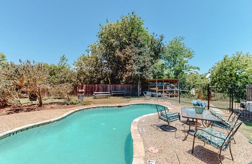 New Braunfels Condo | Riverside condo with pool and river access, washer/dryer, AC - snowbirds OK
