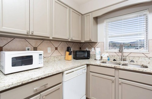 Pigeon Forge Condo | Riverside Condo W Mt. LeConte Views/Pigeon Forge