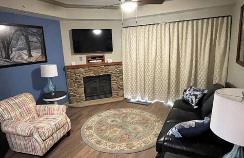 Pigeon Forge Apartment | Riverside Condo w/Deck