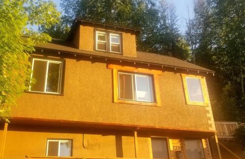 Trail Apartment | Riverside Cottage a charming , comfy home with stunning river views