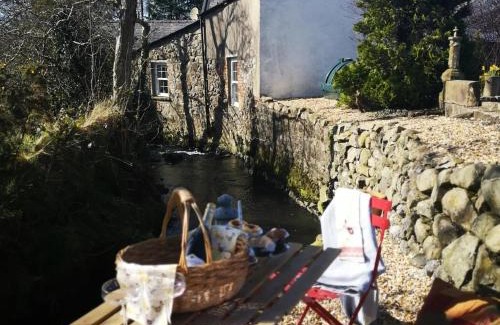 Ballyclare House | Riverside Cottage at Logwood Mill