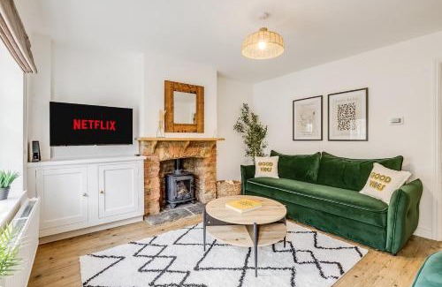 Hertford House | Riverside Cottage Retreat Hertford Town Sleeps 6