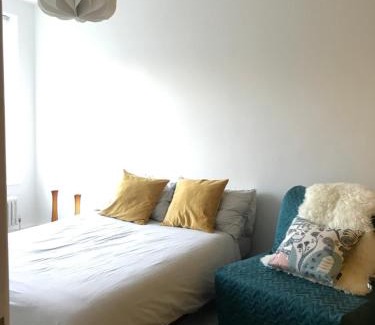 Greenwich West Apartment | Riverside Cutty Sark 2BD Retreat