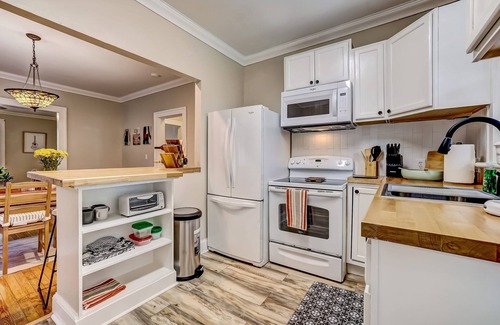 Riverside Apartment | Riverside! Enjoy 5 points & King St.You will love it!