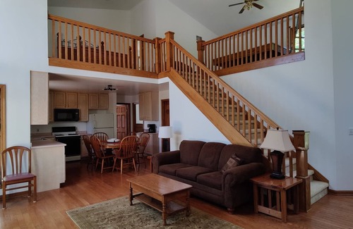 Marion House | Riverside/Fishing/Arcade/Pool Table/Disk Golf/Fire Pit/Basketball/Pets/WiFi/UTV