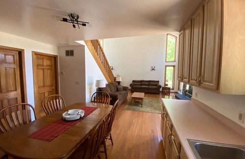 Marion House | Riverside/Fishing/Arcade/Pool Table/Disk Golf/Fire Pit/Basketball/Pets/WiFi/UTV