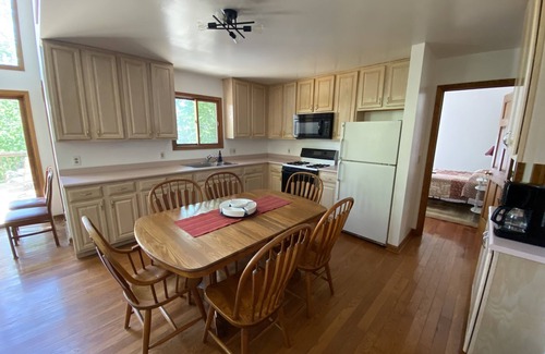 Marion House | Riverside/Fishing/Arcade/Pool Table/Disk Golf/Fire Pit/Basketball/Pets/WiFi/UTV