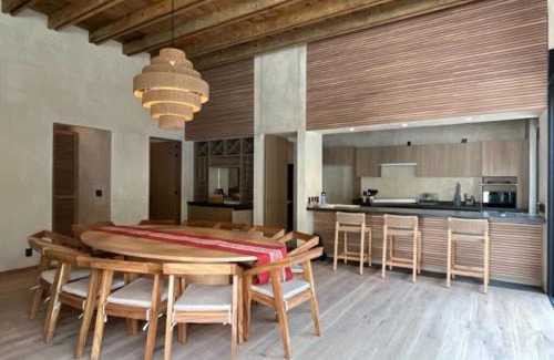 Valle de Bravo House | Riverside Haven Elegant House with Serene Forest