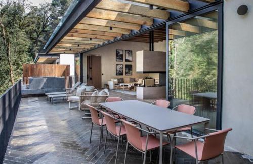 Valle de Bravo House | Riverside Haven Elegant House with Serene Forest