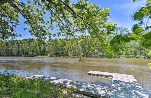 Cedar Falls House | Riverside Hideout: 3 Mi to Downtown Cedar Falls!