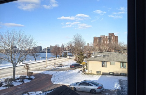 Bridgeview House | Riverside Home Minutes to Casino, Downtown, Bridge, UWindsor