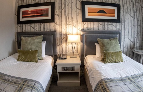 Irvine Hotel | Riverside Lodge Hotel