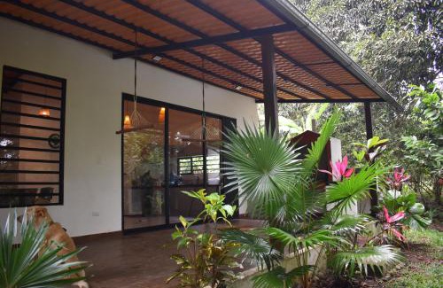 Puerto Quito Ski Chalet | Riverside Lodge Quinta