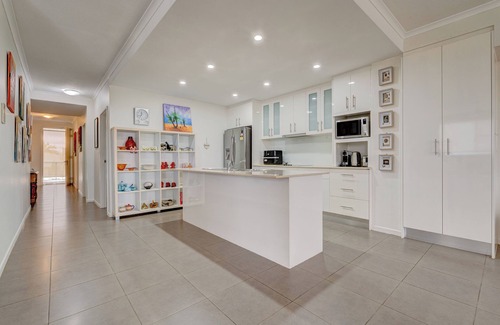 Innisfail Apartment | Riverside Luxe Penthouse Escape