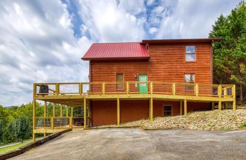 Sevierville House | Riverside Mountain Retreat, Hot Tub, Game Room, 1089 FREE tickets each paid day, Dollywood and More