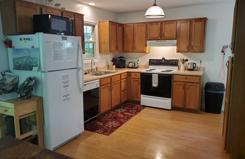Black Mountain House | Riverside Mountain Getaway ~ Come RELAX & REJUVENATE!