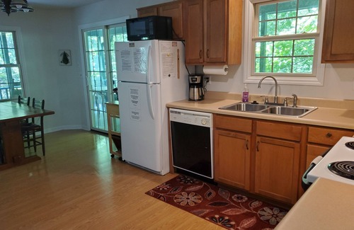 Black Mountain House | Riverside Mountain Getaway ~ Come RELAX & REJUVENATE!