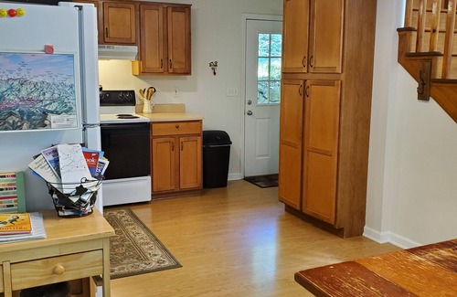 Black Mountain House | Riverside Mountain Getaway ~ Come RELAX & REJUVENATE!
