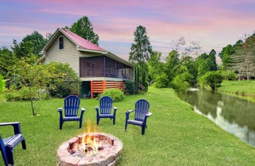 Suches House | Riverside Oasis! Close to Helen and Wineries