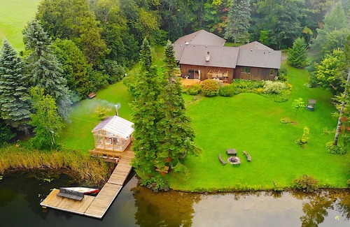 Brock Cottage | Riverside Oasis w/hot tub, glass cabin, pool table