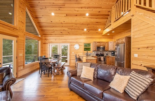Glenwood House | Riverside on Vaughn with Game Room and More space!