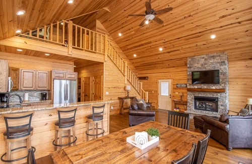 Glenwood House | Riverside on Vaughn with Game Room and More space!