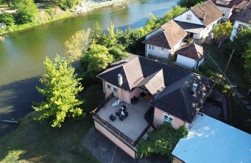 Banja Luka House | Riverside Panorama Apartment 1 near City Center Brko 1