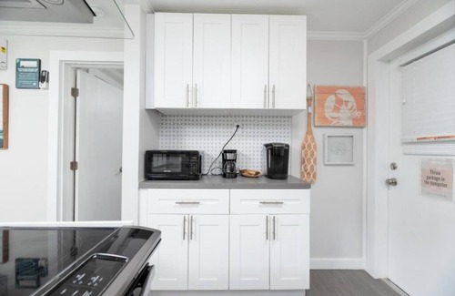 Riverside Park Apartment | Riverside Park Tropical Flat #1 Charming apartment in lovely Fort Lauderdale.