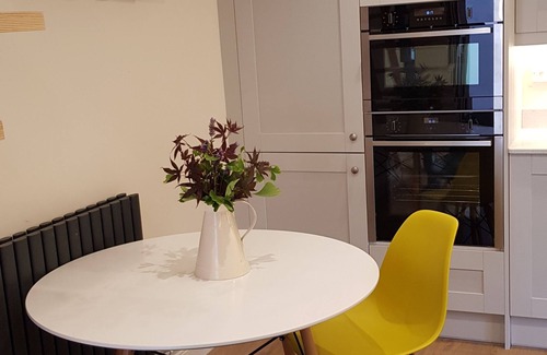 New Forest District Cottage | Riverside Pied a Terre, in Town, Two Acre Garden