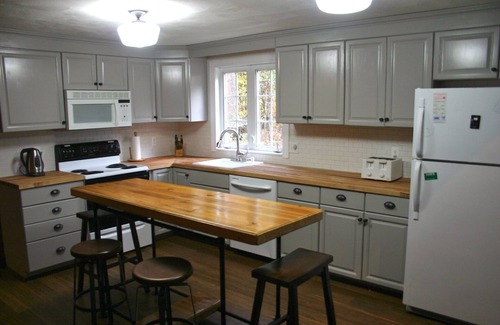 West Bridgewater House | Riverside Property, Sleeps 15, Large Lounge, Dining Room And Hot Tub.