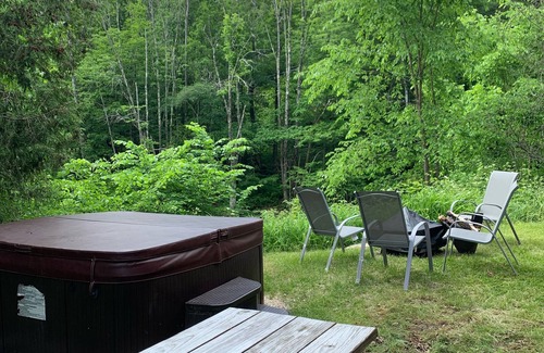 West Bridgewater House | Riverside Property, Sleeps 15, Large Lounge, Dining Room And Hot Tub.