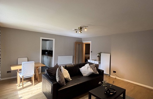 Tillicoultry Apartment | Riverside Rest - 2 bedroom apartment: sleeps 4 guests with private parking