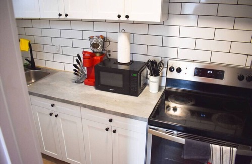 Bridgeview Apartment | Riverside Retreat 2Bed Wifi Pets