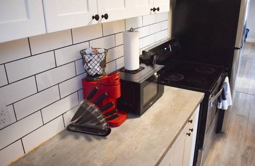 Bridgeview Apartment | Riverside Retreat 2Bed Wifi Pets