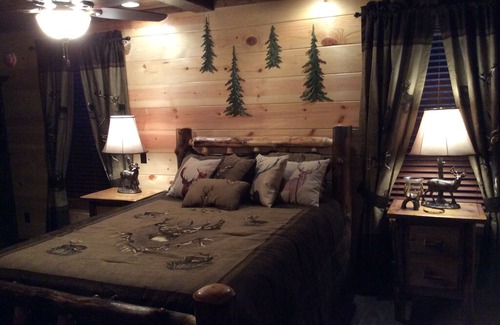 Smithville Cabin | "Riverside Retreat" Luxury on Mountain Fork River.
