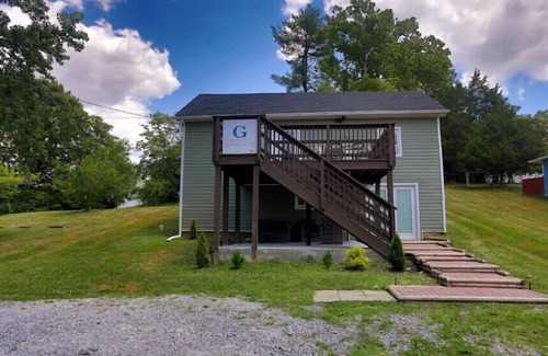 Hagerstown House | Riverside Retreat Sum