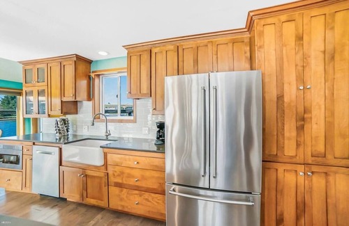 Kernville House | Riverside retreat with stunning views, historic charm - Coastal adventure awaits
