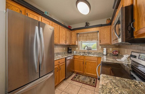 Pigeon Forge Condo | Riverside Retreat Close to Dollywood