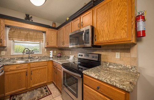 Pigeon Forge Condo | Riverside Retreat Close to Dollywood